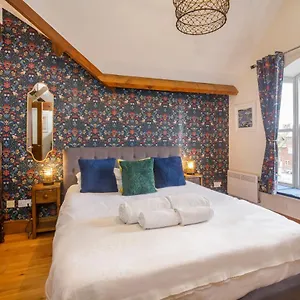 Centre Riverside Apartment-central Location Apartment